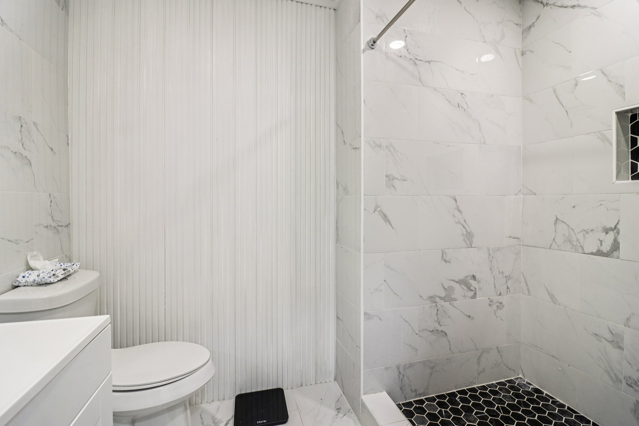 Colchester Dr-S0212-056.jpg