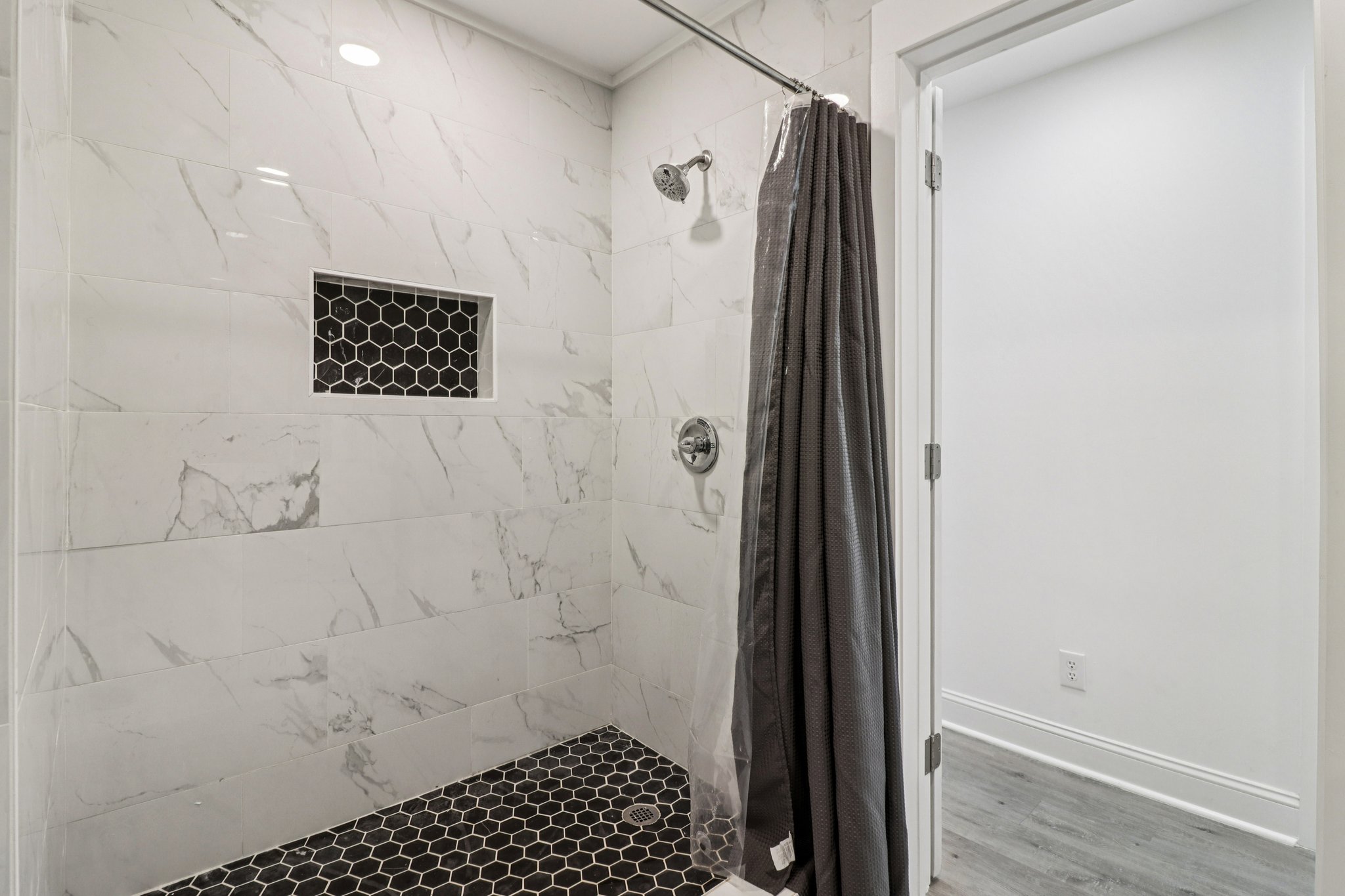 Colchester Dr-S0212-057.jpg