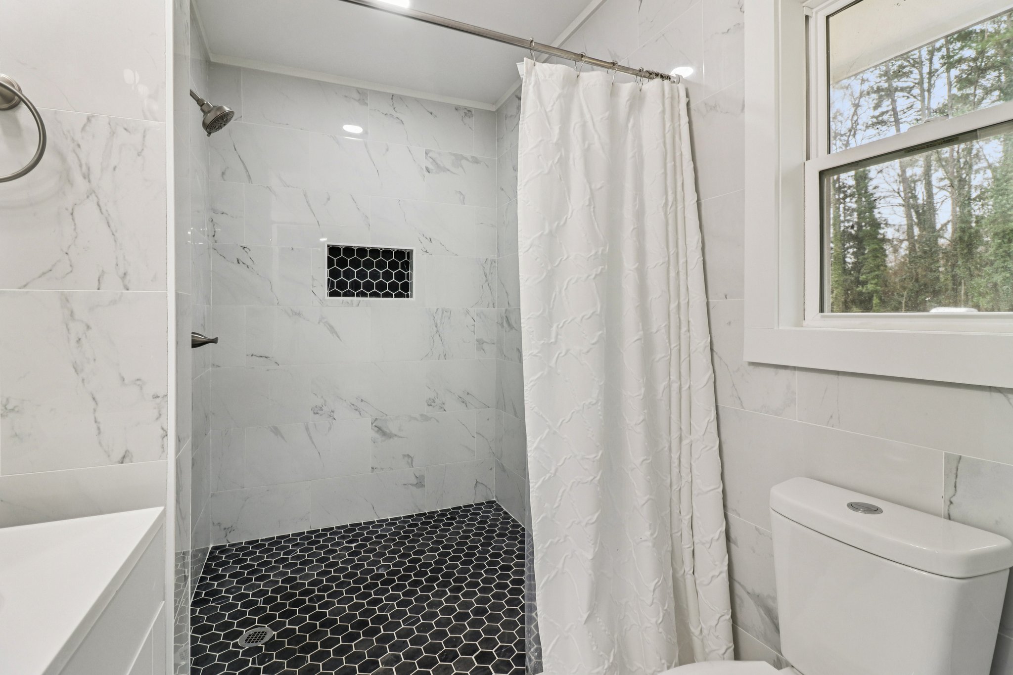 Colchester Dr-S0212-058.jpg