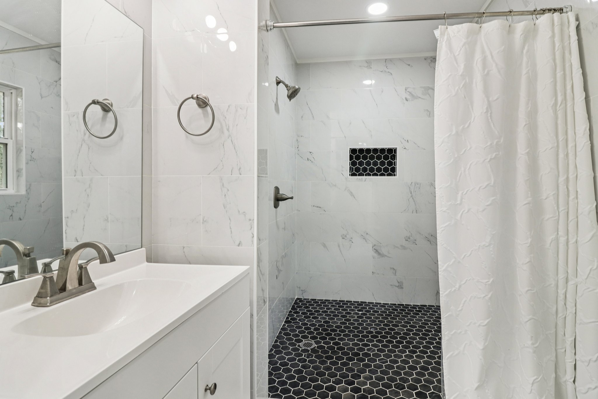 Colchester Dr-S0212-059.jpg