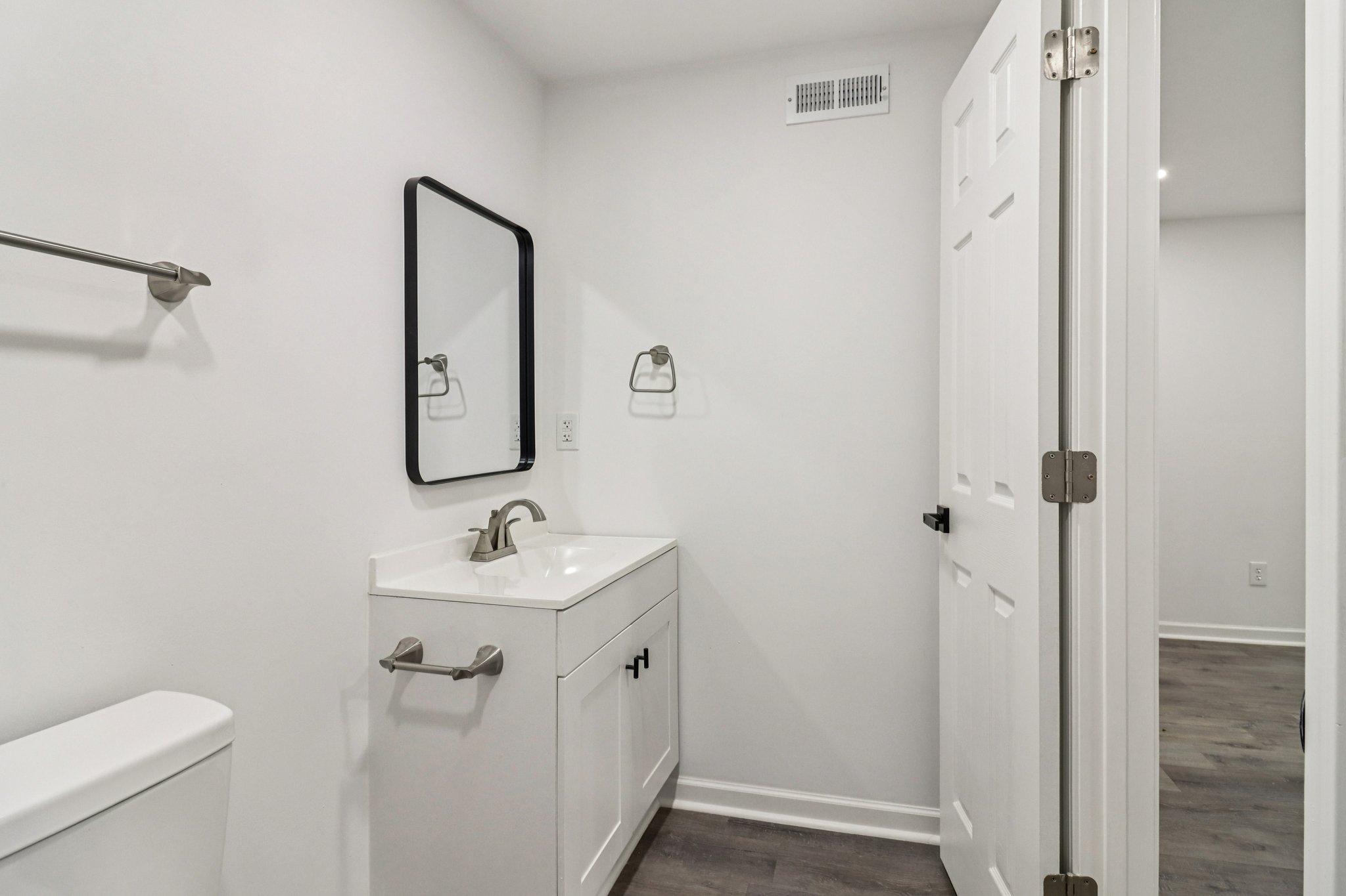 Colchester Dr-S0212-065.jpg