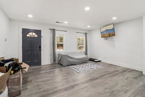 Colchester Dr-S0212-008.jpg