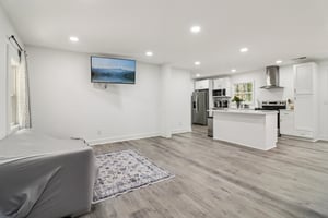 Colchester Dr-S0212-009.jpg