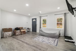 Colchester Dr-S0212-010.jpg