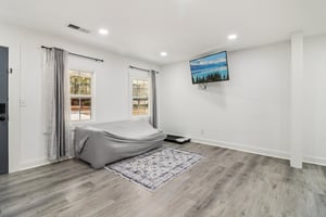 Colchester Dr-S0212-012.jpg