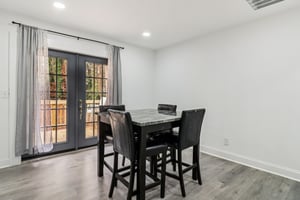 Colchester Dr-S0212-014.jpg