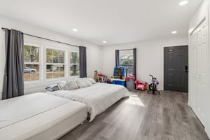 Colchester Dr-S0212-025.jpg