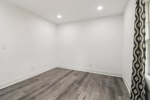 Colchester Dr-S0212-030.jpg