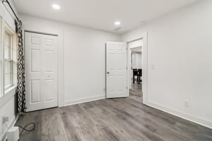 Colchester Dr-S0212-031.jpg