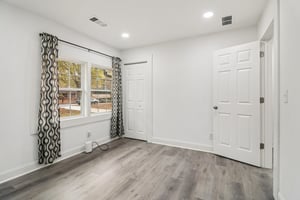 Colchester Dr-S0212-032.jpg