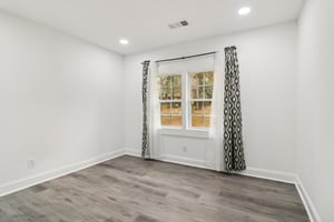 Colchester Dr-S0212-033.jpg