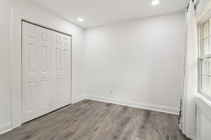 Colchester Dr-S0212-034.jpg