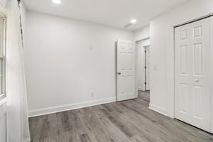 Colchester Dr-S0212-035.jpg