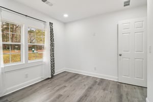 Colchester Dr-S0212-036.jpg