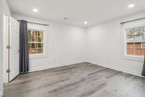 Colchester Dr-S0212-037.jpg