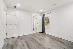 Colchester Dr-S0212-038.jpg