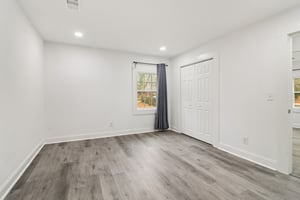 Colchester Dr-S0212-040.jpg