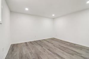 Colchester Dr-S0212-043.jpg