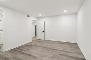 Colchester Dr-S0212-051.jpg