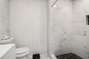 Colchester Dr-S0212-056.jpg