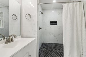 Colchester Dr-S0212-059.jpg