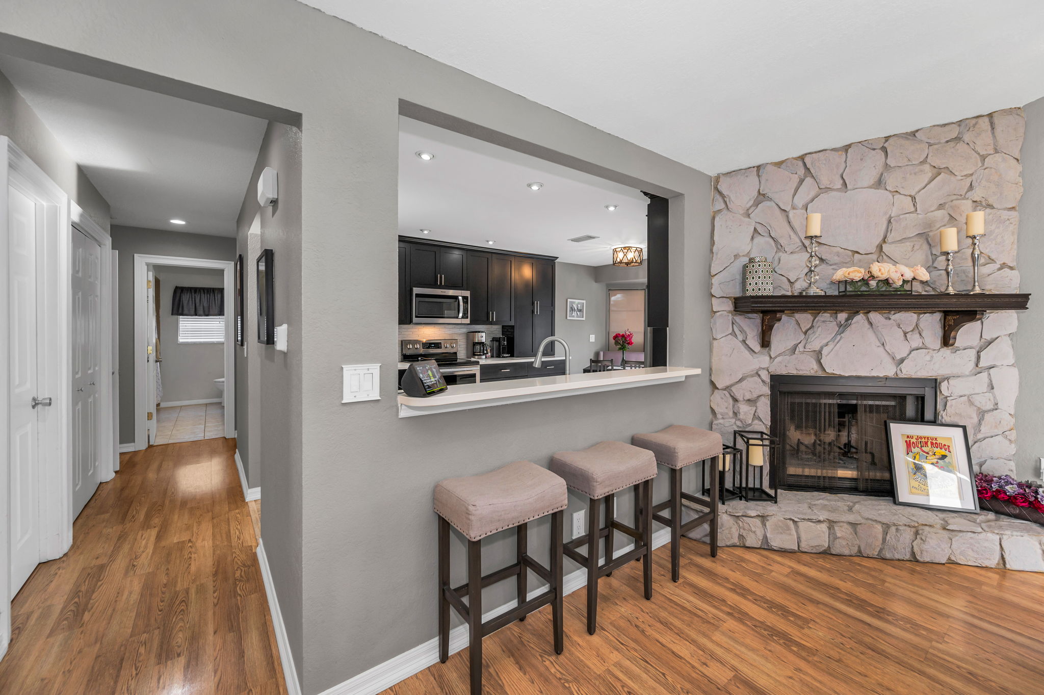 Kitchen Breakfast Bar
