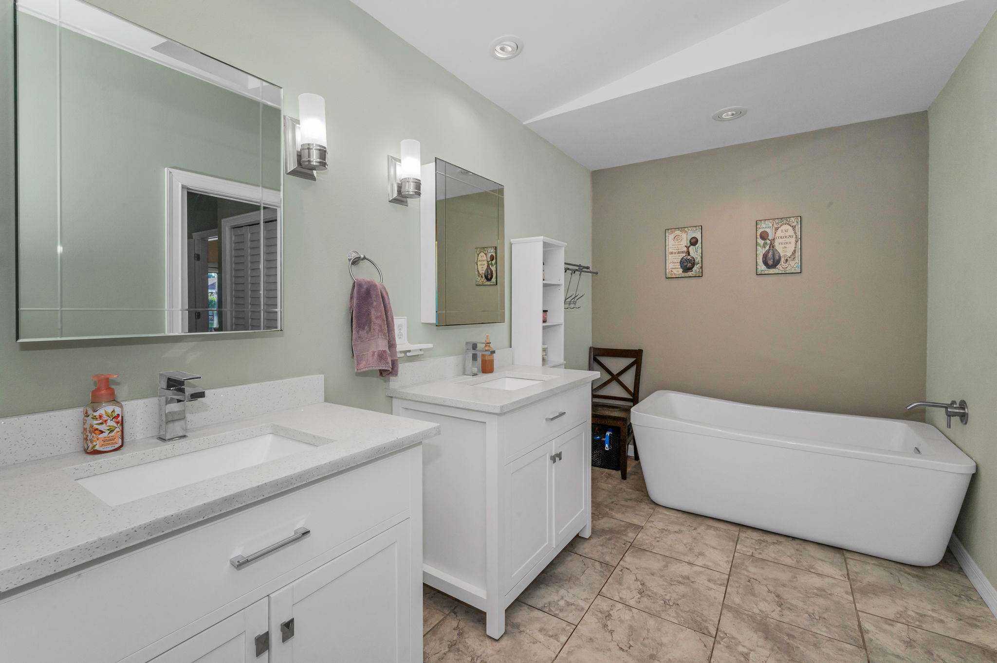 Master Bathroom1a