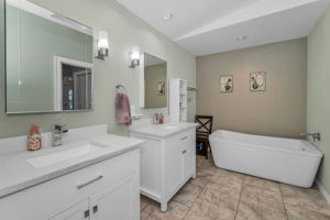 Master Bathroom1a