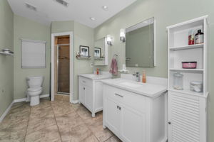 Master Bathroom1c