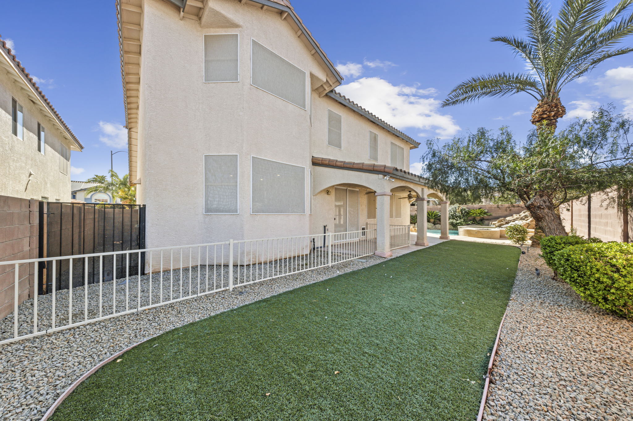 395 Glocker Ct, Henderson, NV 89012, USA Photo 4
