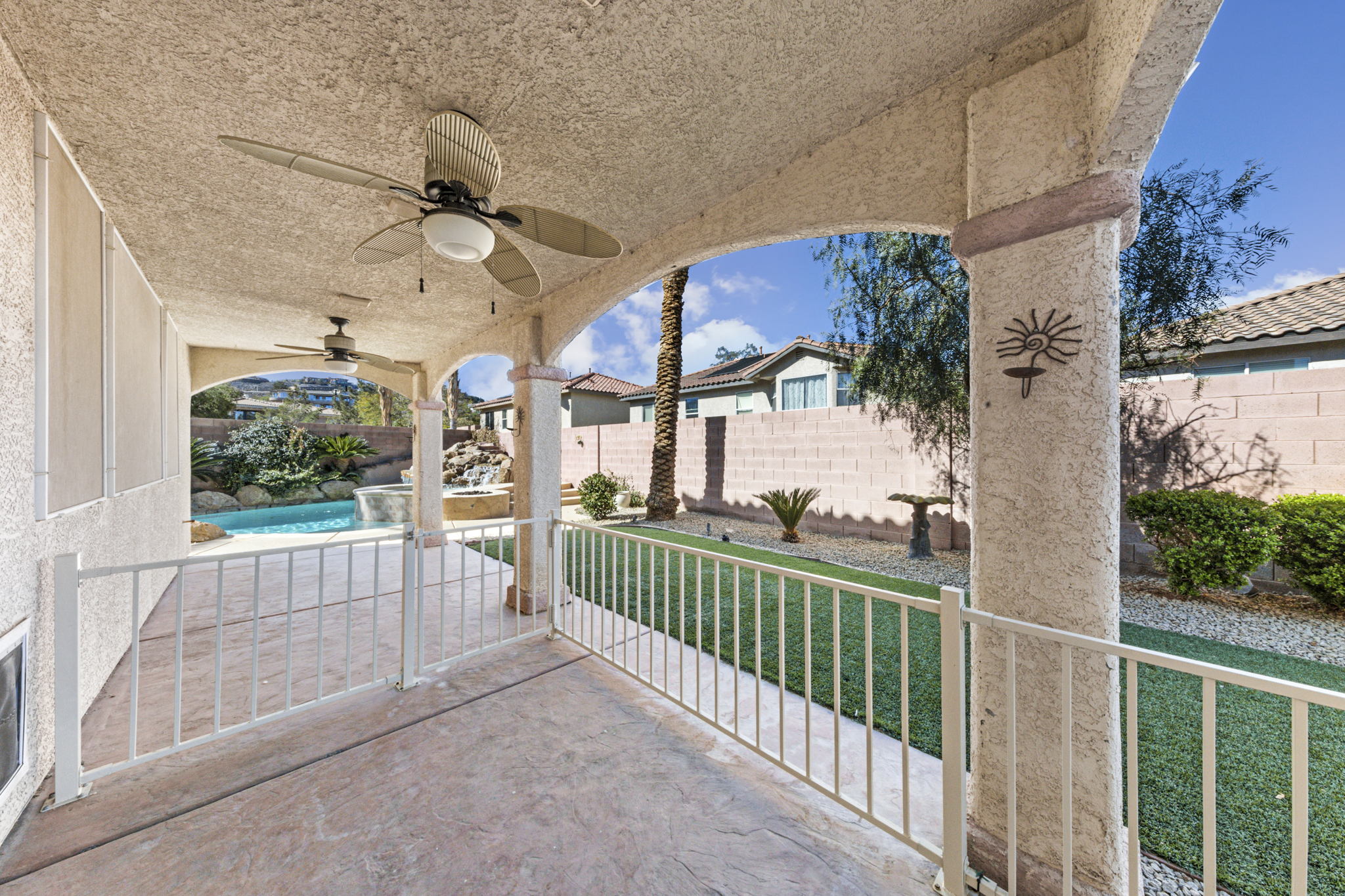 395 Glocker Ct, Henderson, NV 89012, USA Photo 3