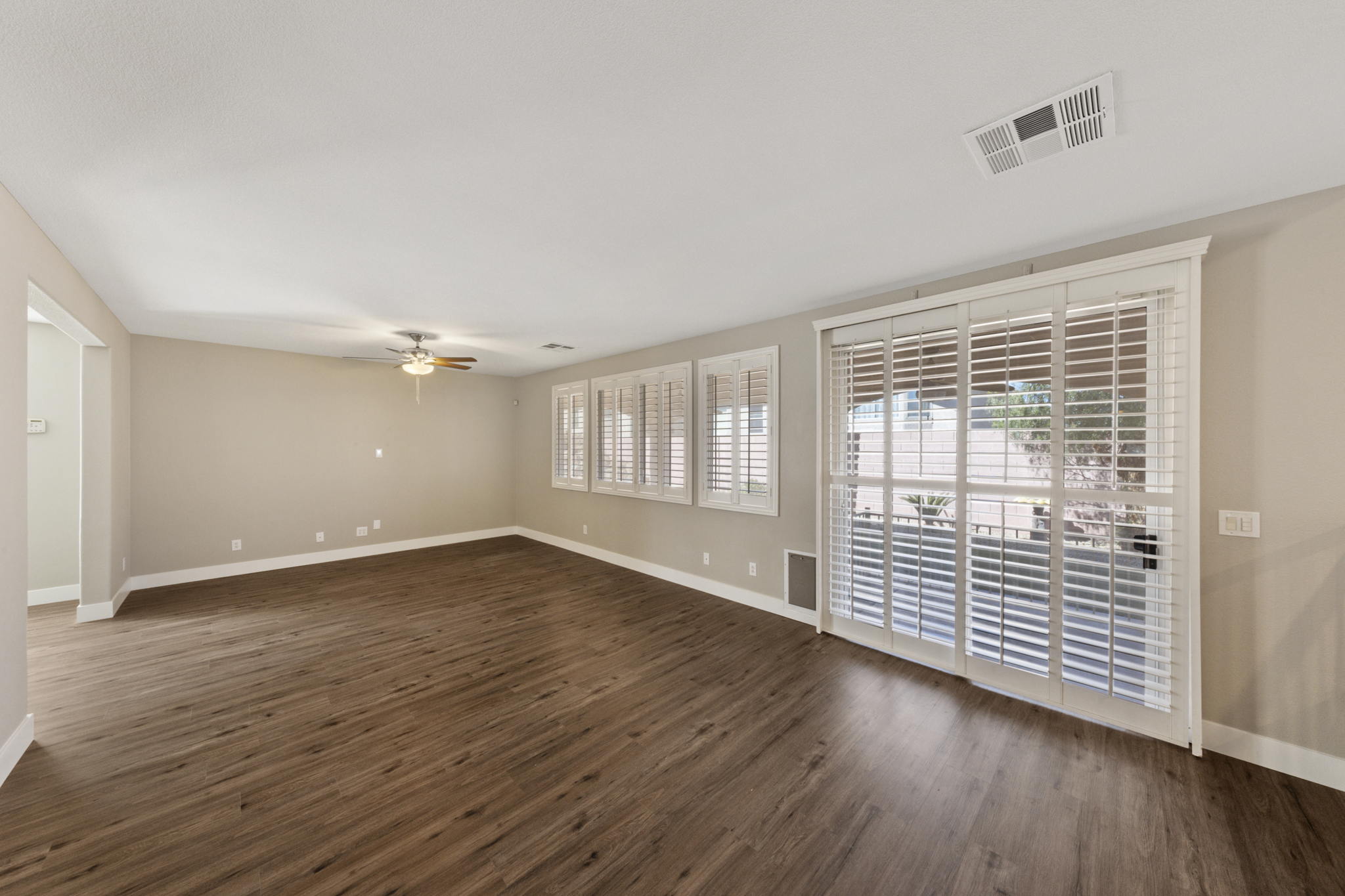 395 Glocker Ct, Henderson, NV 89012, USA Photo 15