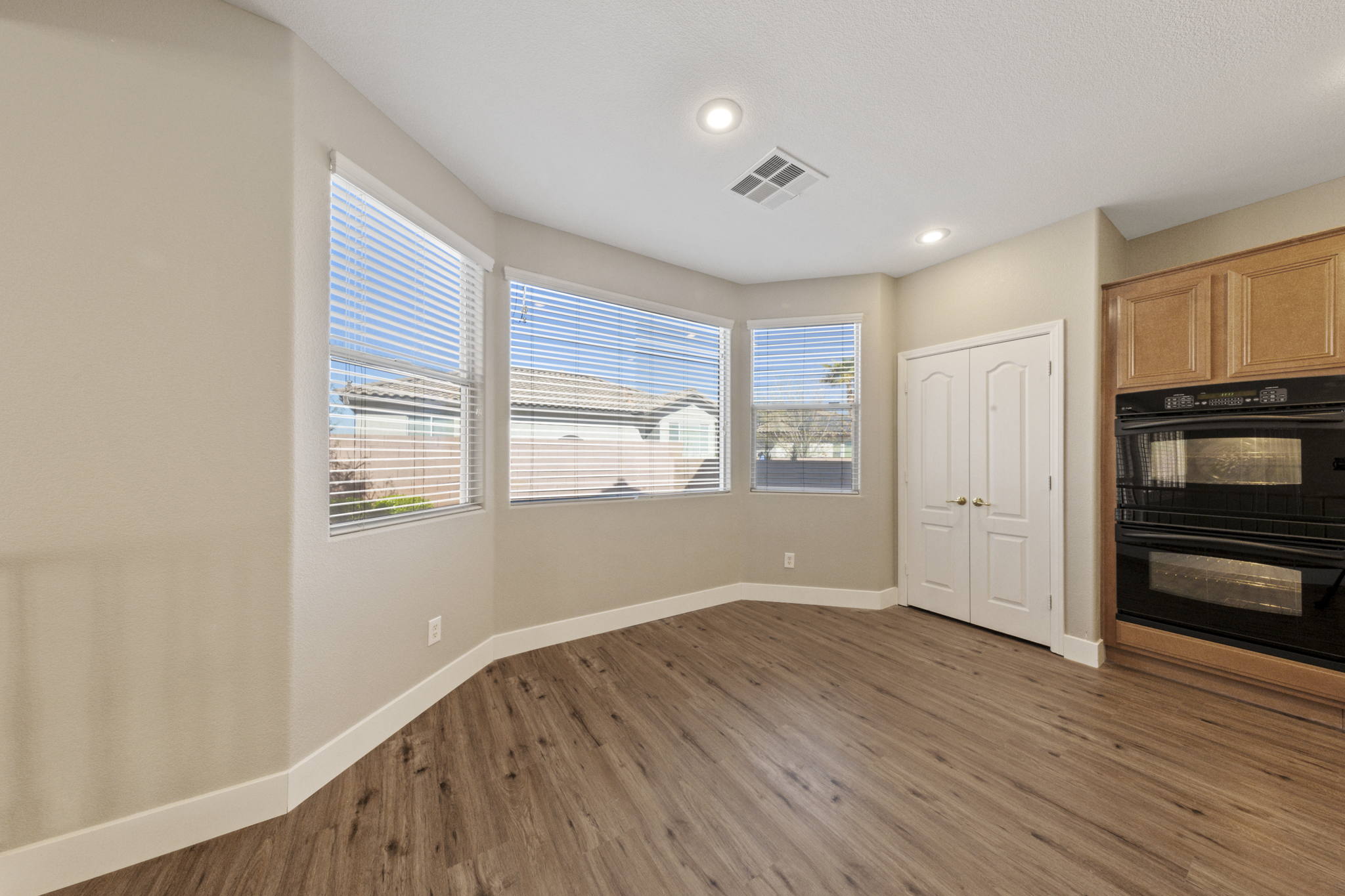 395 Glocker Ct, Henderson, NV 89012, USA Photo 19
