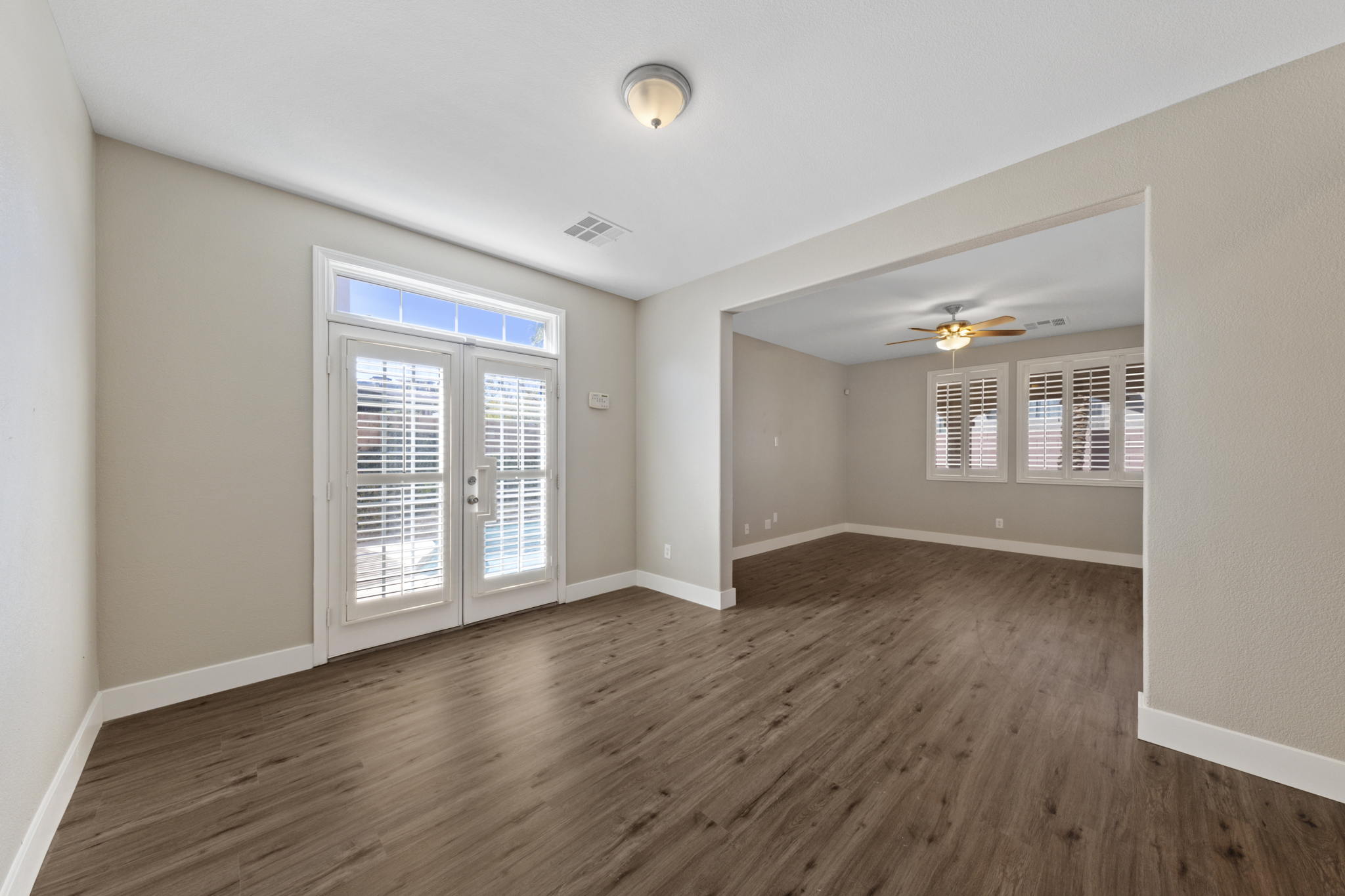 395 Glocker Ct, Henderson, NV 89012, USA Photo 17