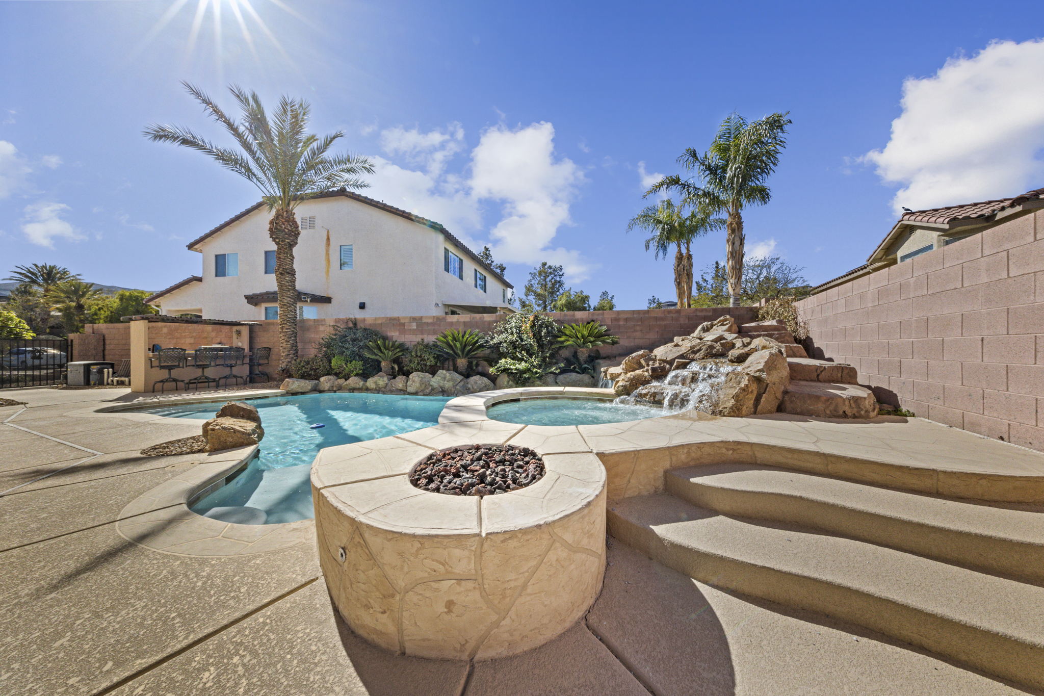 395 Glocker Ct, Henderson, NV 89012, USA Photo 8