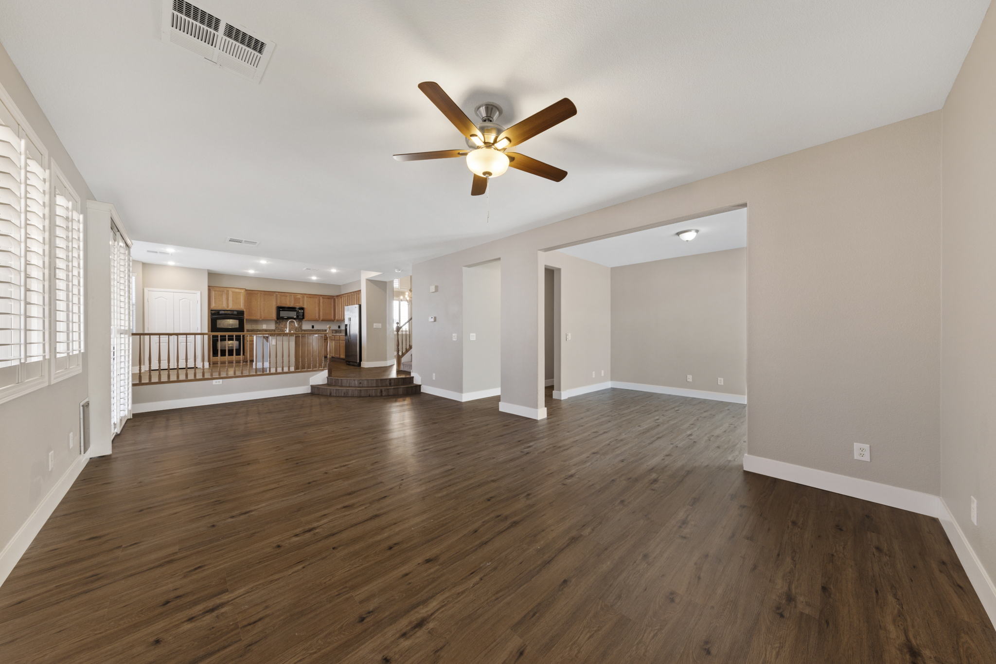 395 Glocker Ct, Henderson, NV 89012, USA Photo 16