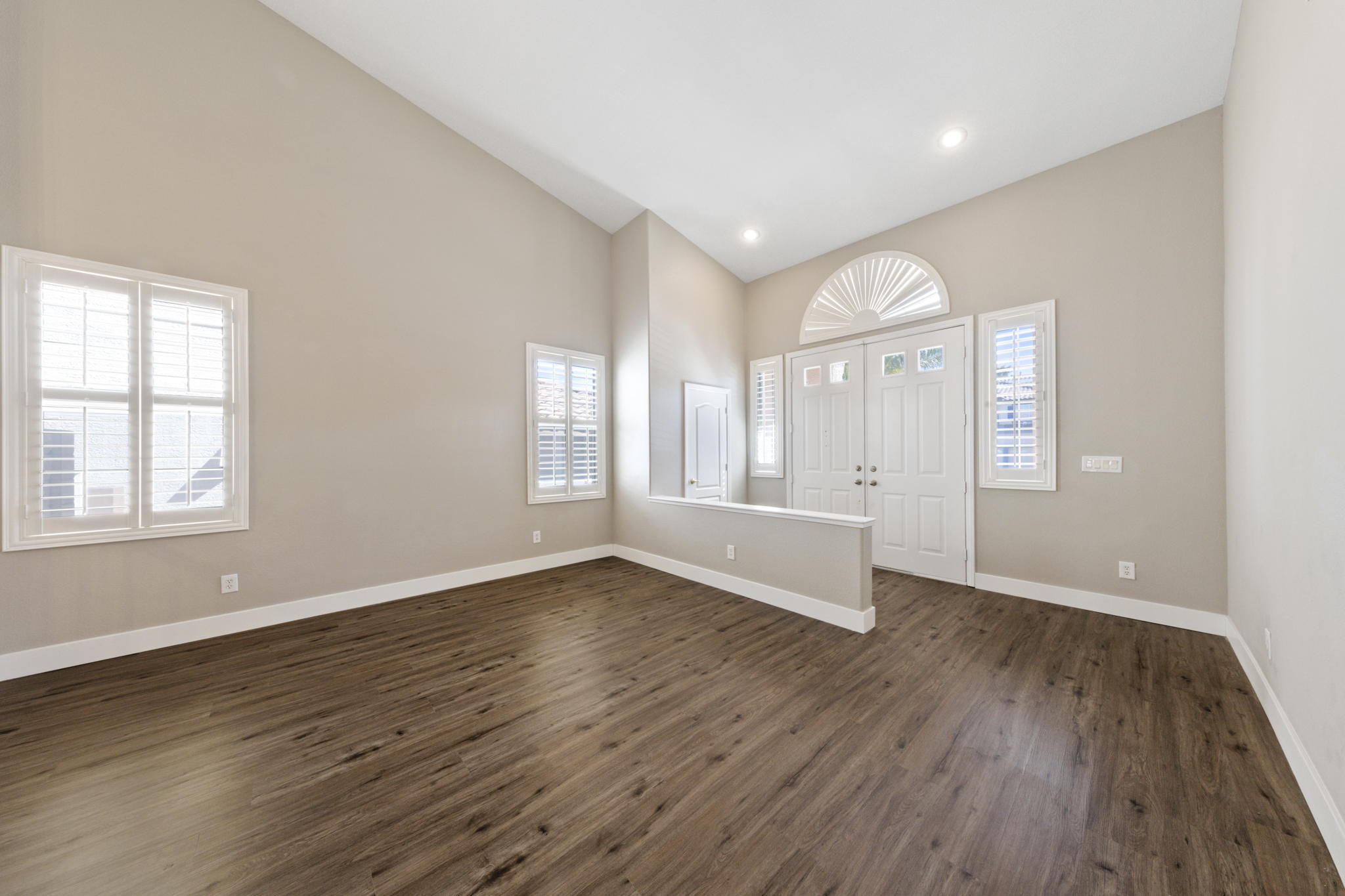 395 Glocker Ct, Henderson, NV 89012, USA Photo 10