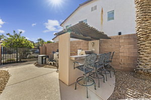 395 Glocker Ct, Henderson, NV 89012, USA Photo 4
