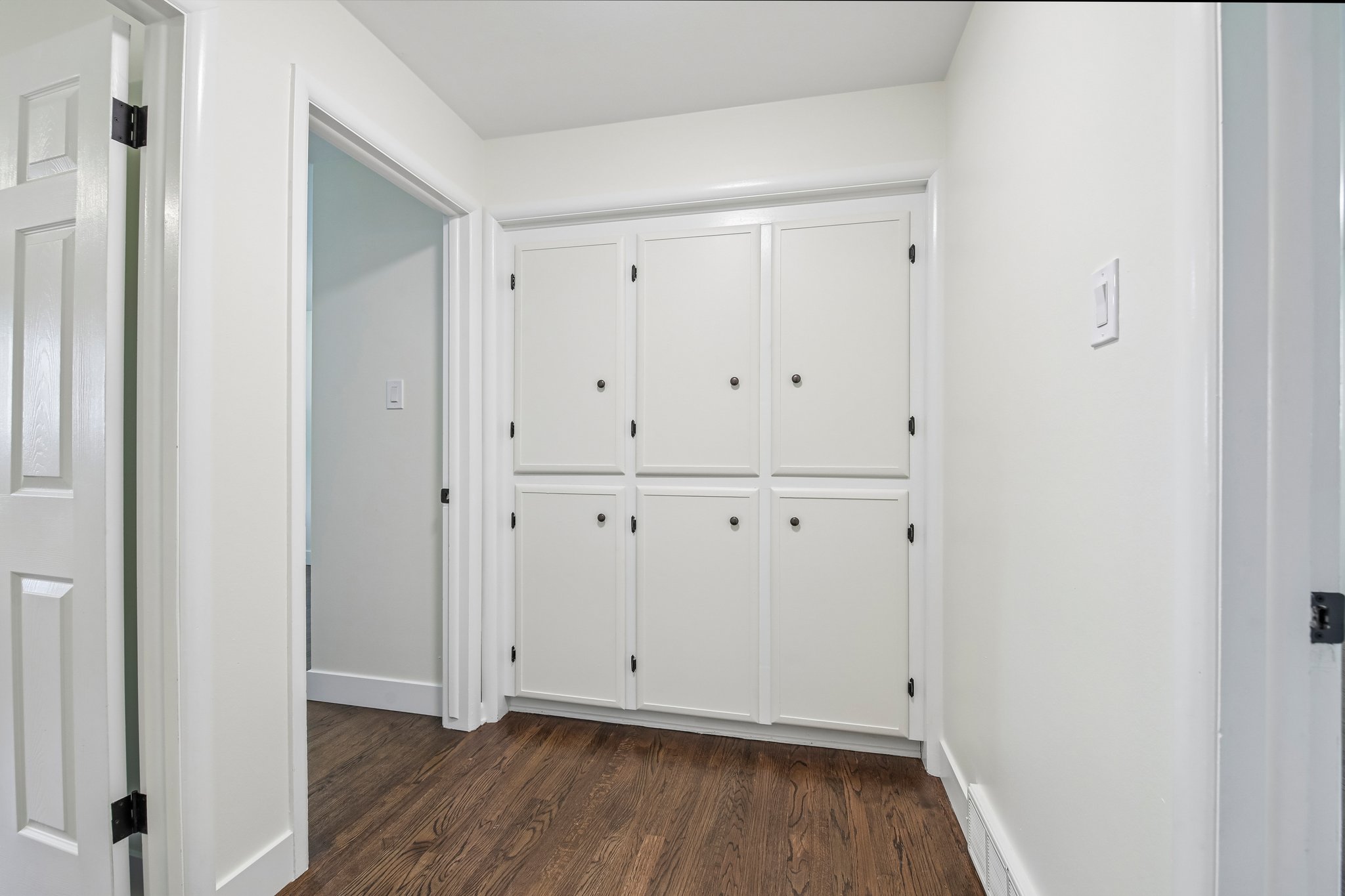 S Olive Way-S2306-022.jpg