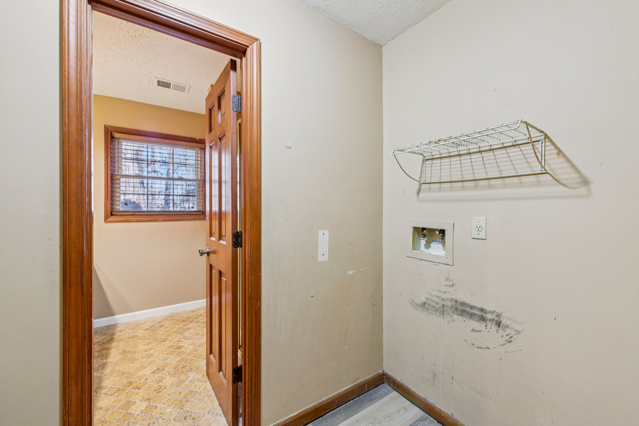 Joyce Ct SE-S1002-022.jpg