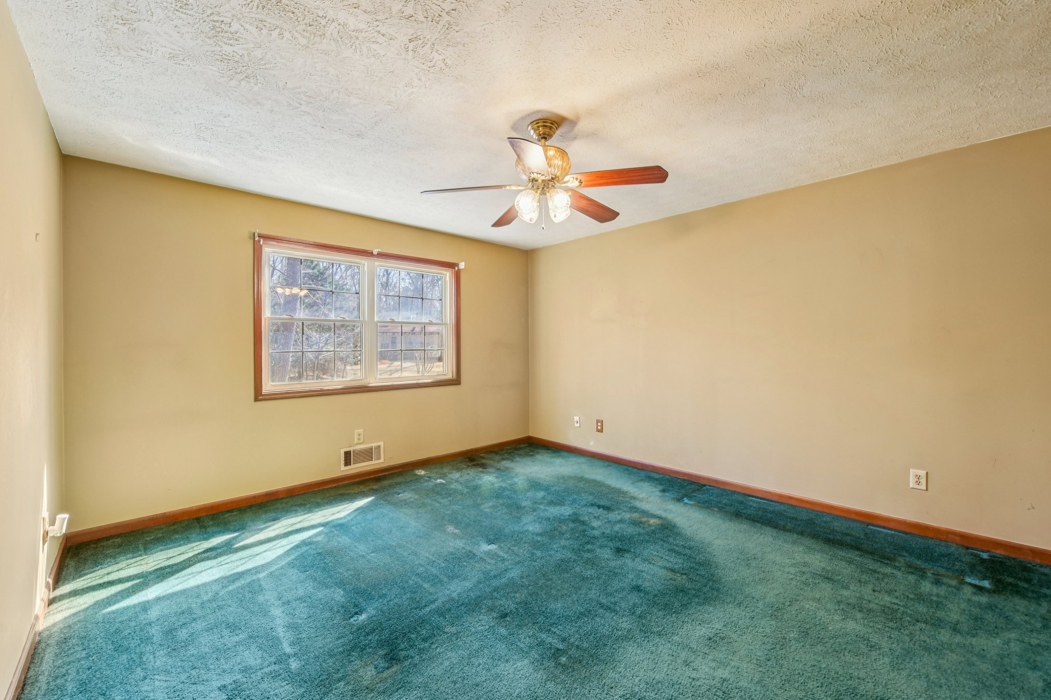 Joyce Ct SE-S1002-024.jpg