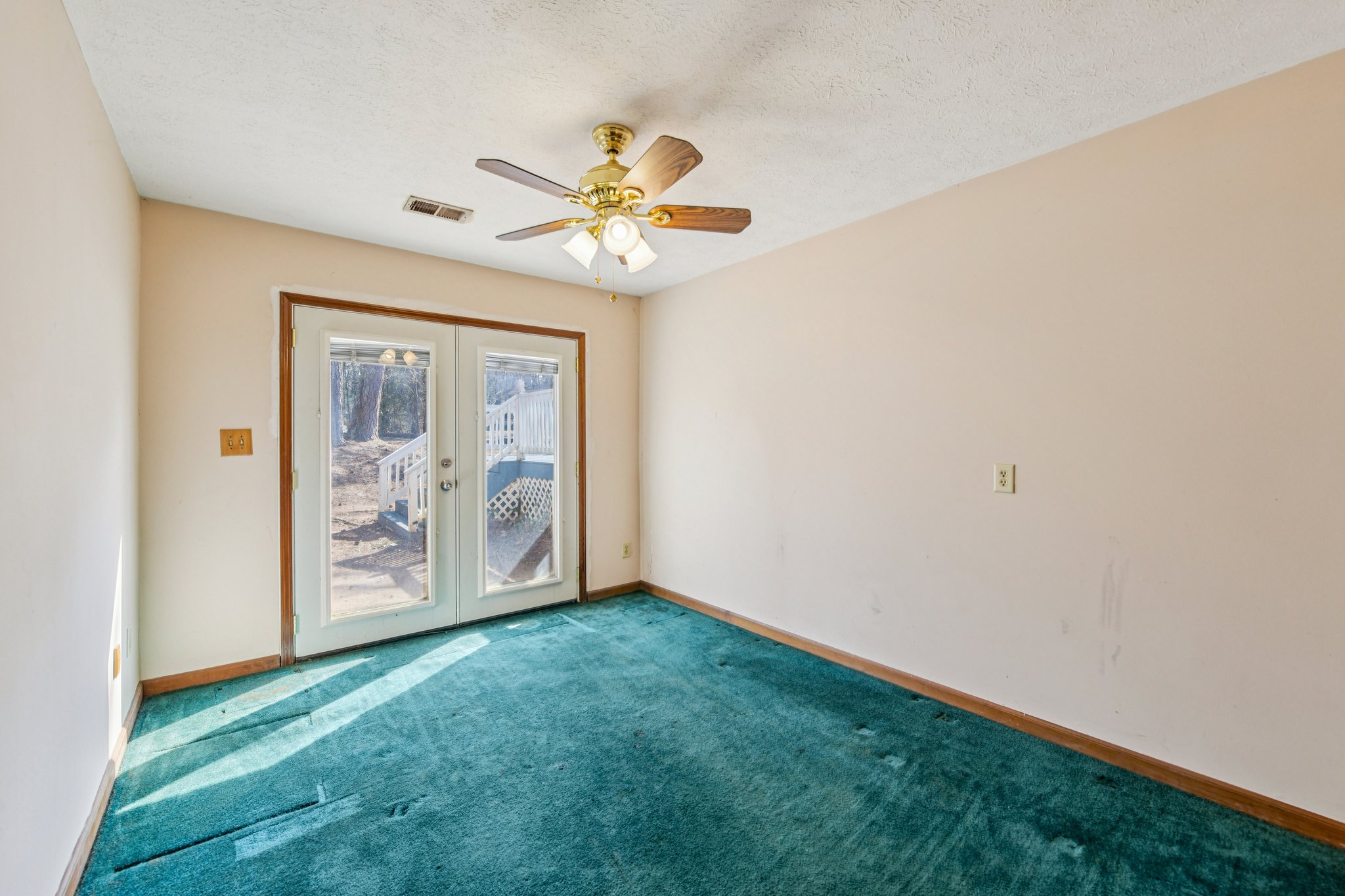 Joyce Ct SE-S1002-032.jpg