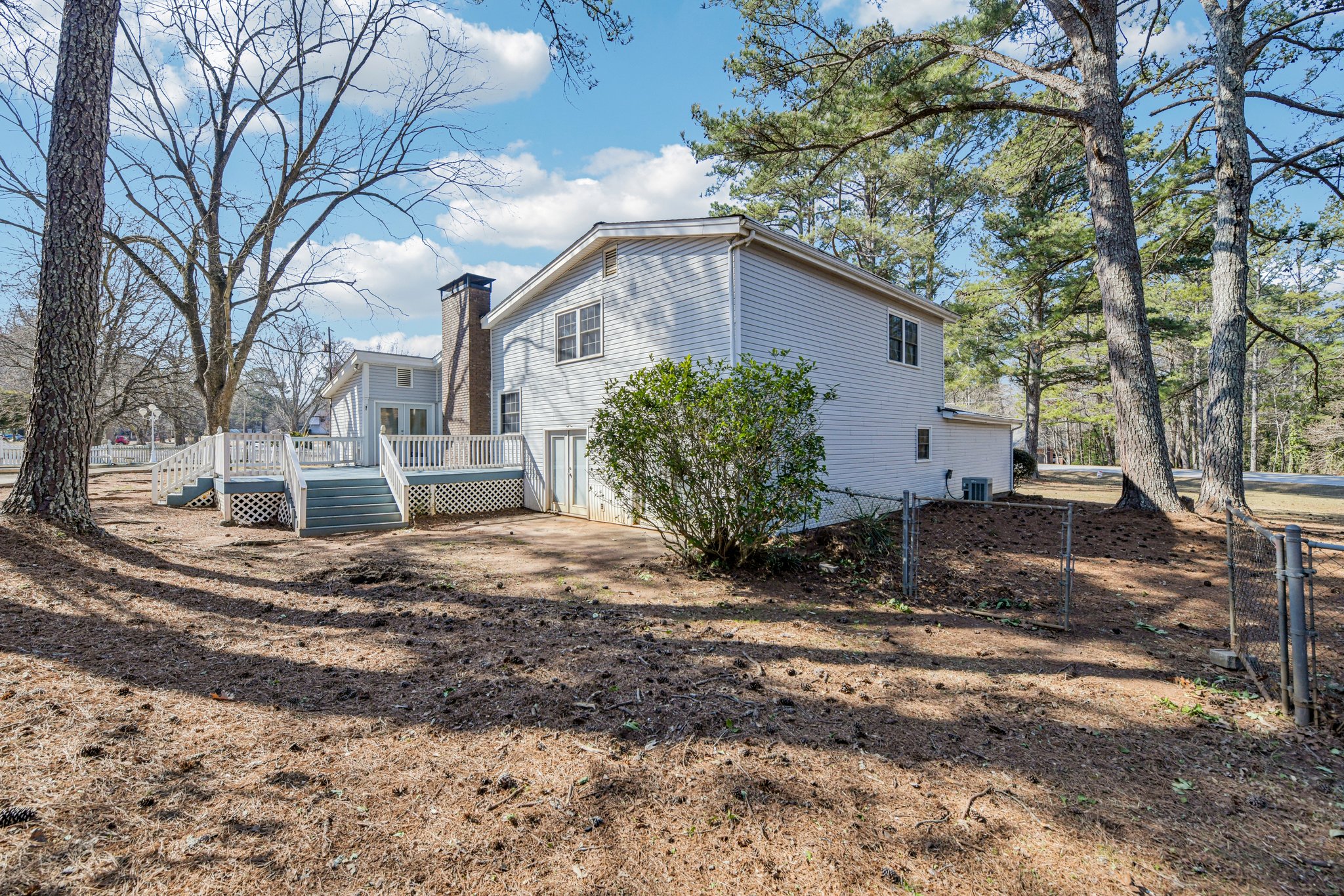 Joyce Ct SE-S1002-038.jpg