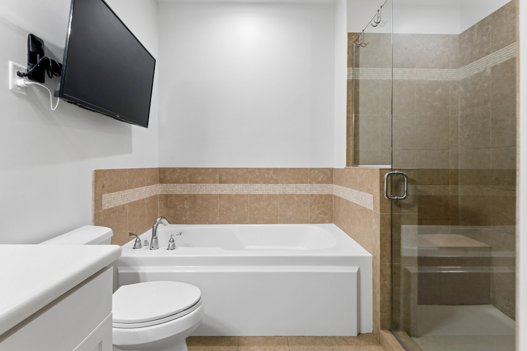 3951 N Washtenaw Ave_008.jpg