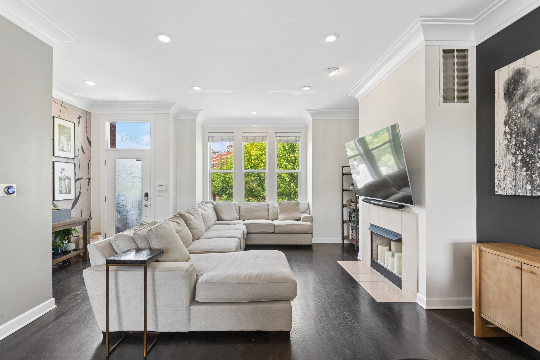 3951 N Washtenaw Ave_022.jpg