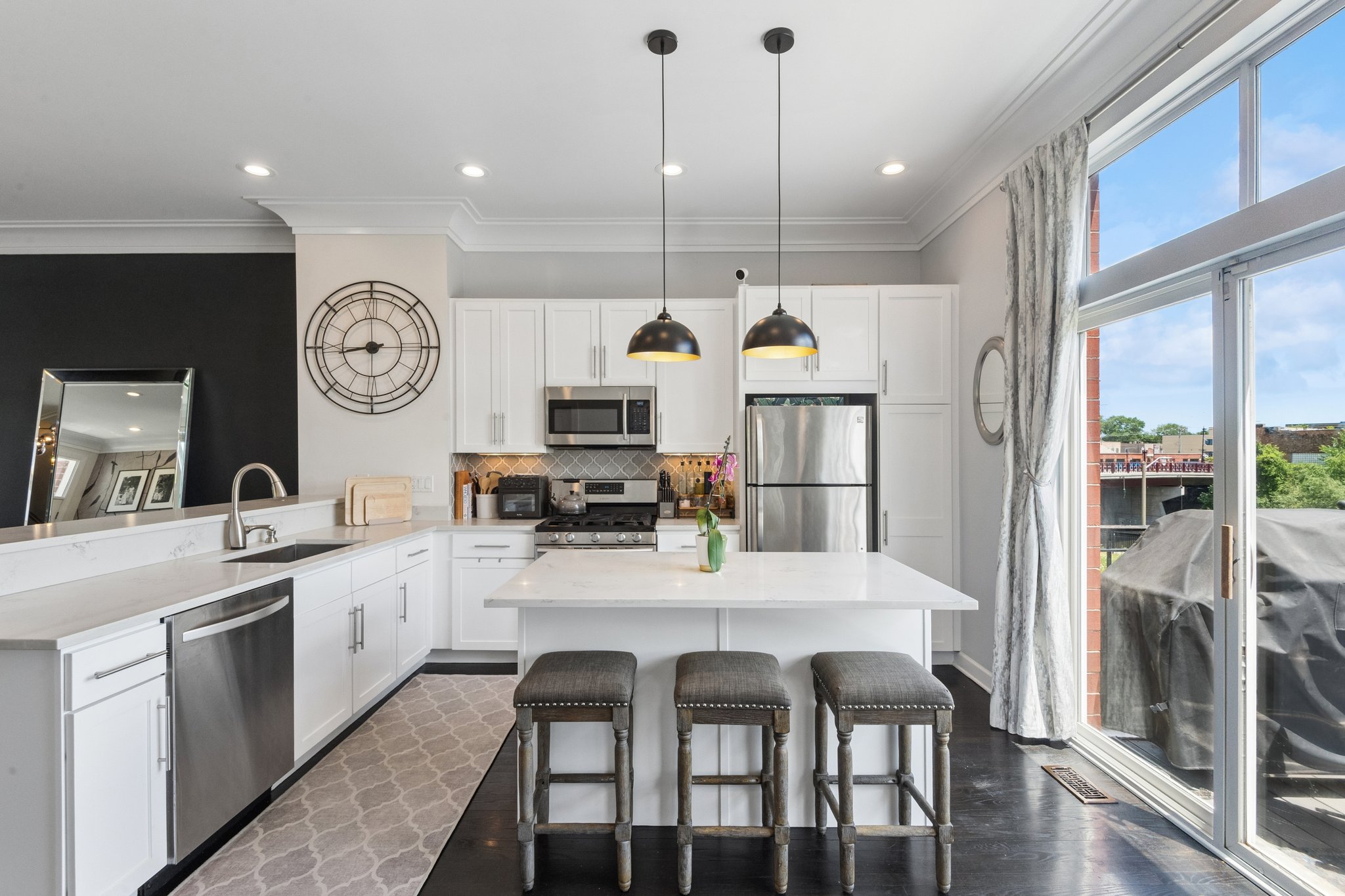 3951 N Washtenaw Ave_028.jpg