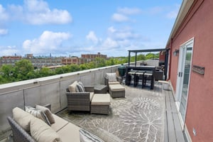 3951 N Washtenaw Ave_004.jpg