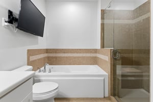 3951 N Washtenaw Ave_008.jpg