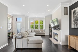 3951 N Washtenaw Ave_022.jpg