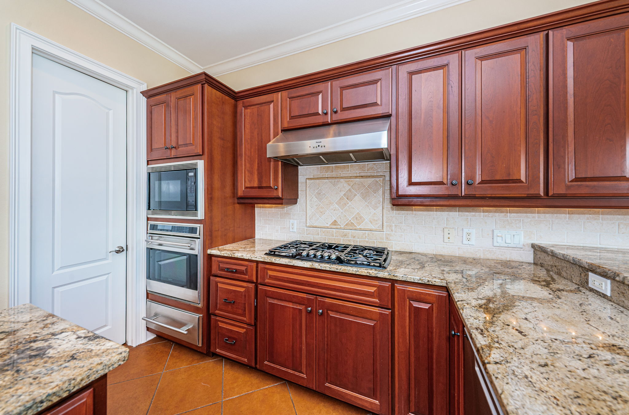 Kitchen12
